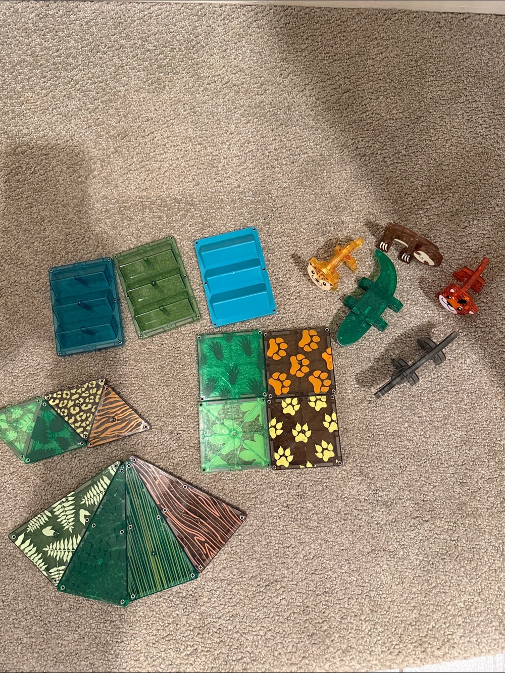 AMAZING LIMITED EDITION 20-PIECE PICASSO MAGNA TILE JUNGLE-THEMED SET